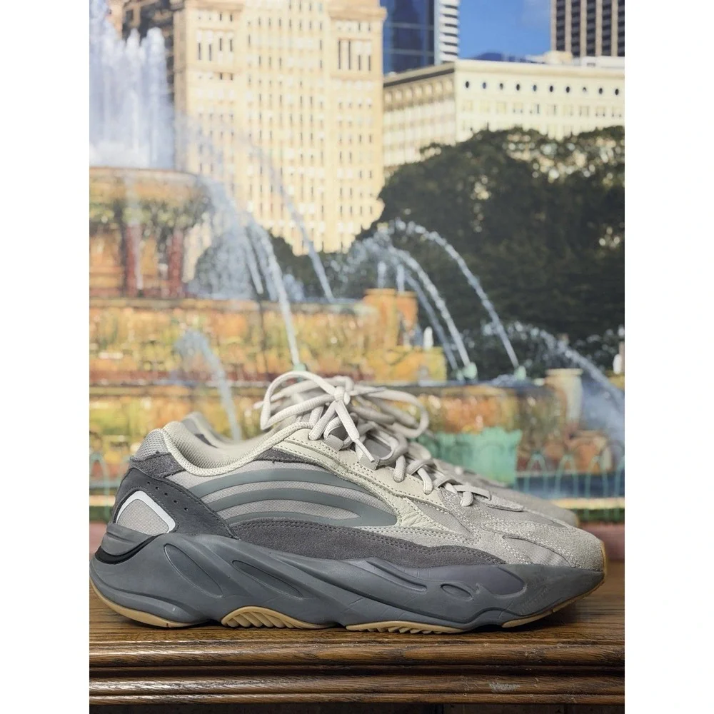 Adidas Yeezy Boost 700 V2 Tephra Men's Size 10.5 FU7914 100% Authentic